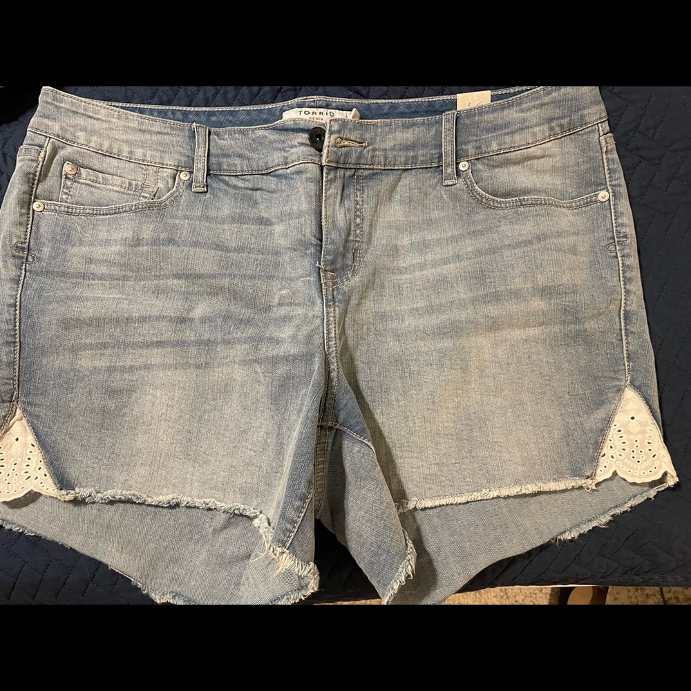 Torrid size 16 shorts